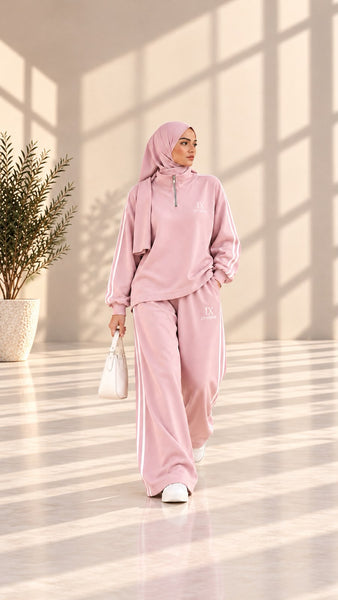 طقم رياضي نسائي محتشم